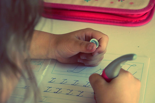 De quelle manière aider les enfants en difficulté d'écriture ?
